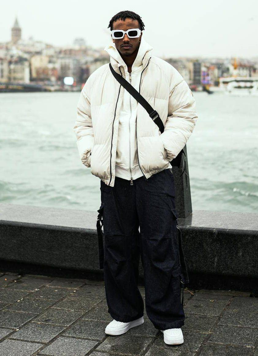 mix and match puffer jacket (pexels.com/Ahmed ツ)