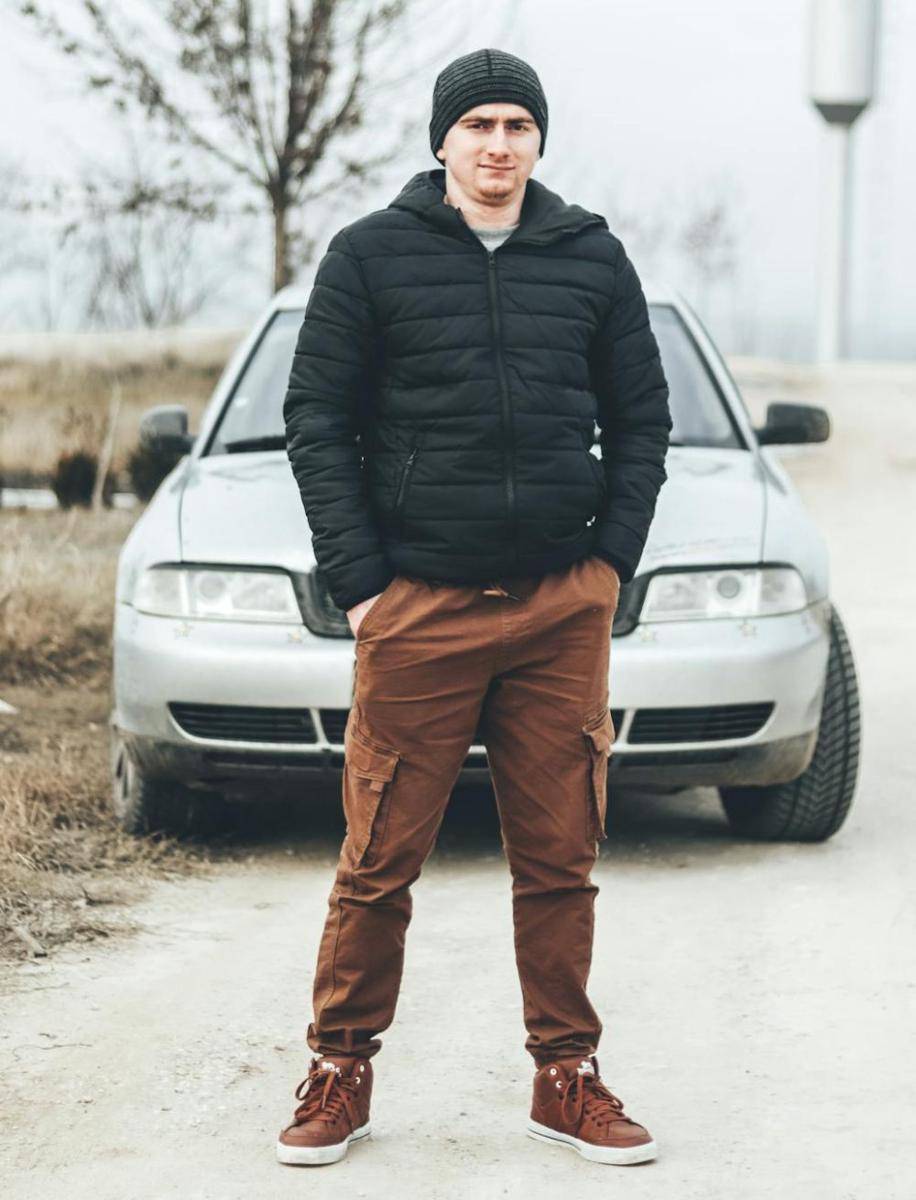 mix and match puffer jacket (pexels.com/Malanca Stanislav)