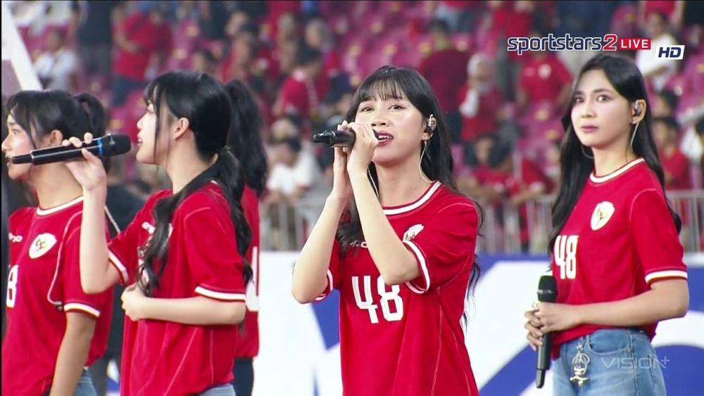 JKT48 di pertandingan Timnas Vs Jepang (dok. Vision+/ Sportstars2)
