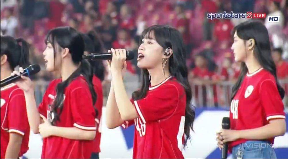 JKT48 di pertandingan Timnas Vs Jepang (dok. Vision+/ Sportstars2)