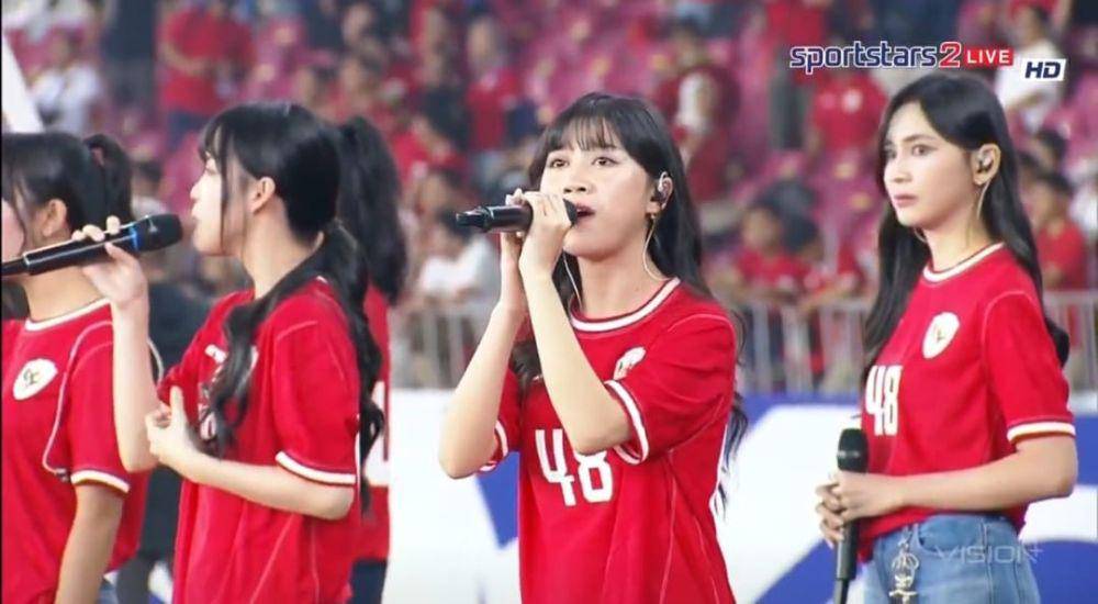 JKT48 di pertandingan Timnas Vs Jepang (dok. Vision+/ Sportstars2)