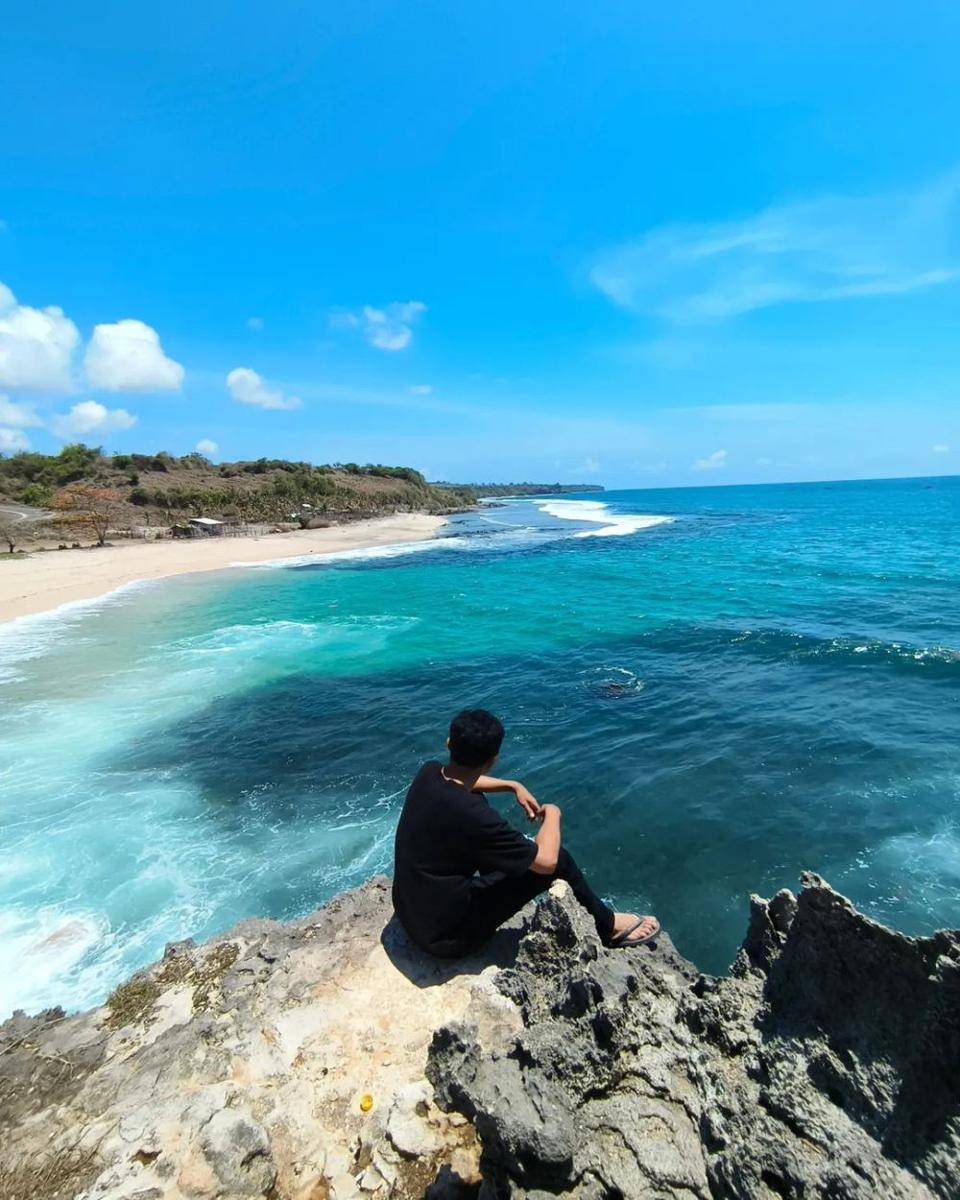 Pantai Leppu (instagram.com/detha.hyr)