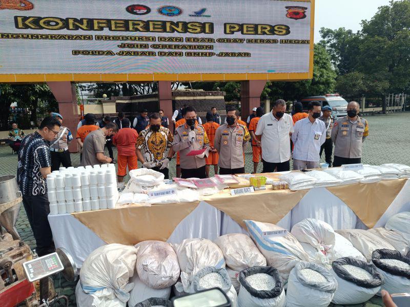 9 Orang Pembuat Obat Keras Ilegal Diringkus di Sumedang-Tasikmalaya