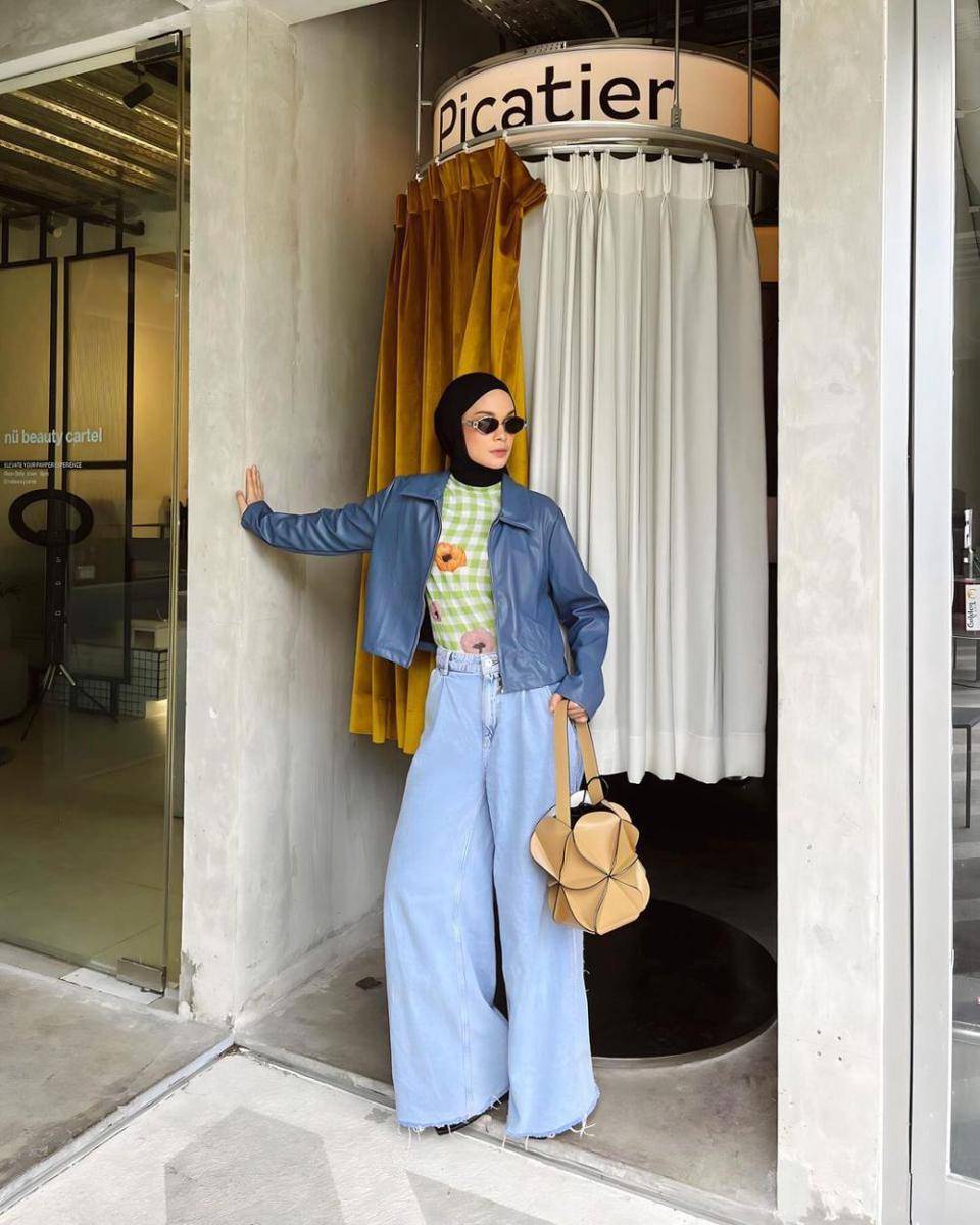 gaya layering outfit ala Tantri Namirah (instagram.com/tantrinamirah)