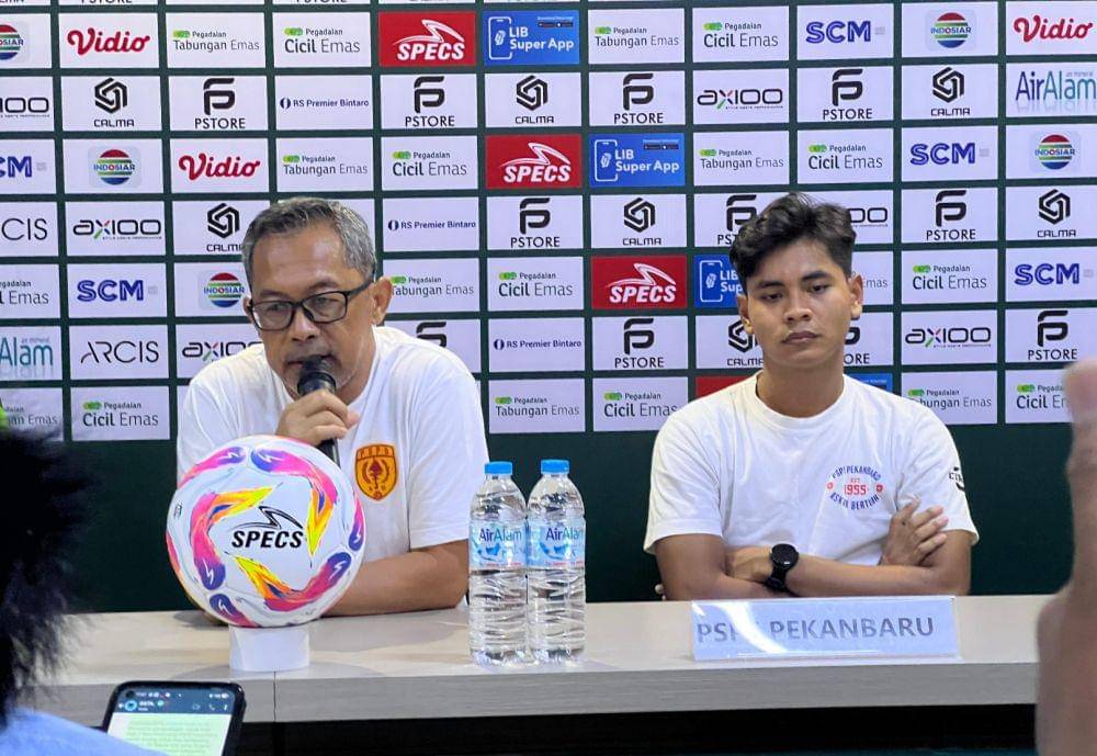 Pelatih PSPS Pekanbaru Aji Santoso saat memberikan keterangan pers usai pertandingan melawan Bekasi FC (IDN Times/ dok PSPS Pekanbaru)