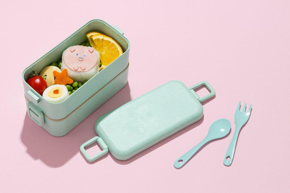 Pentingnya Memilih Peralatan Makan yang Tepat dan Aman untuk Anak