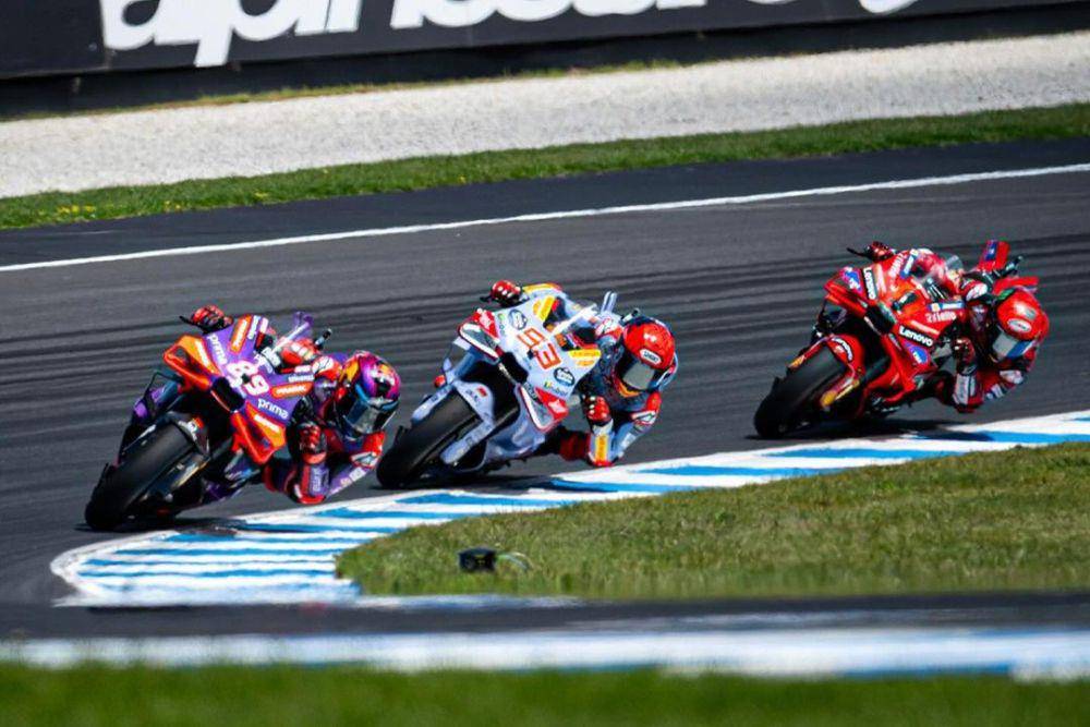 Pembalap MotoGP di lintasan (instagram.com/crashmotogp_)