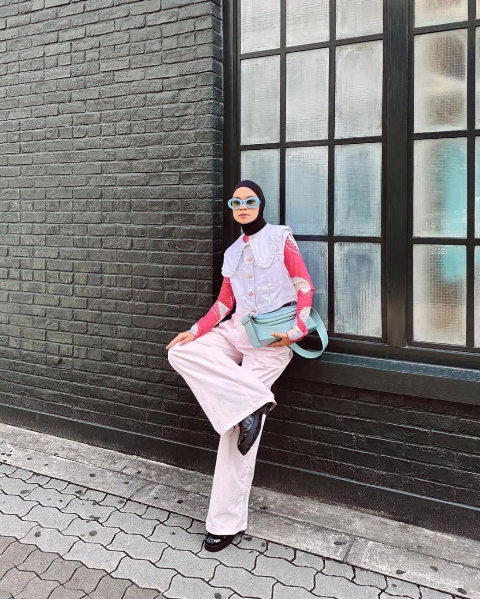 gaya layering outfit ala Tantri Namirah (instagram.com/tantrinamirah)