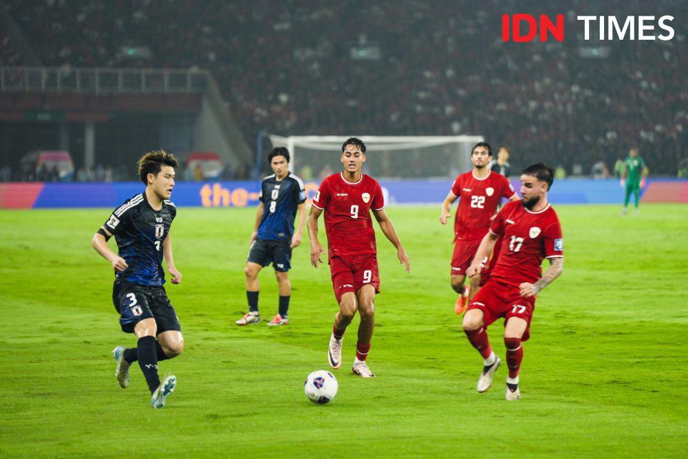 Potret Timnas Indonesia melawan Jepang di SUGBK, Jumat (15/11/2024). (IDN Times/Bimo Haryoyudhanto).