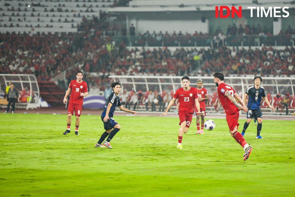 Potret Timnas Indonesia melawan Jepang di SUGBK, Jumat (15/11/2024). (IDN Times/Bimo Haryoyudhanto).