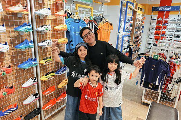 7 Potret Desta Dapat Kejutan Hari Ayah 2024, Ada Sertifikat Best Dad