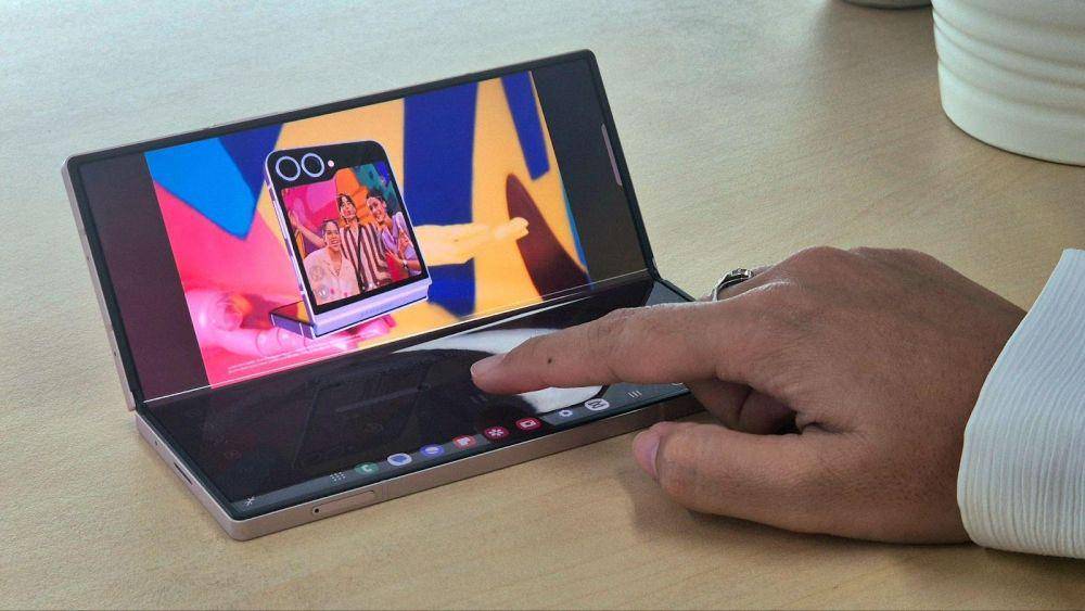 fitur flex mode di Galaxy Z Fold6 (dok. Samsung Indonesia)