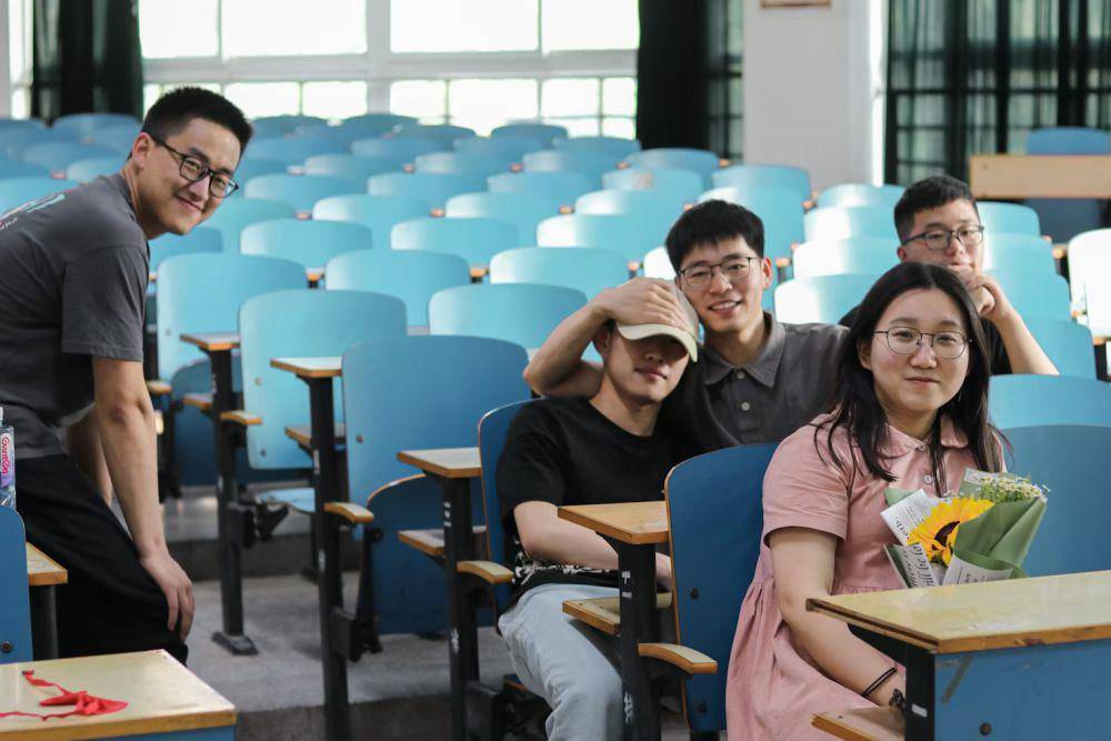 ilustrasi chinese students (unsplash.com/ 绵 绵)