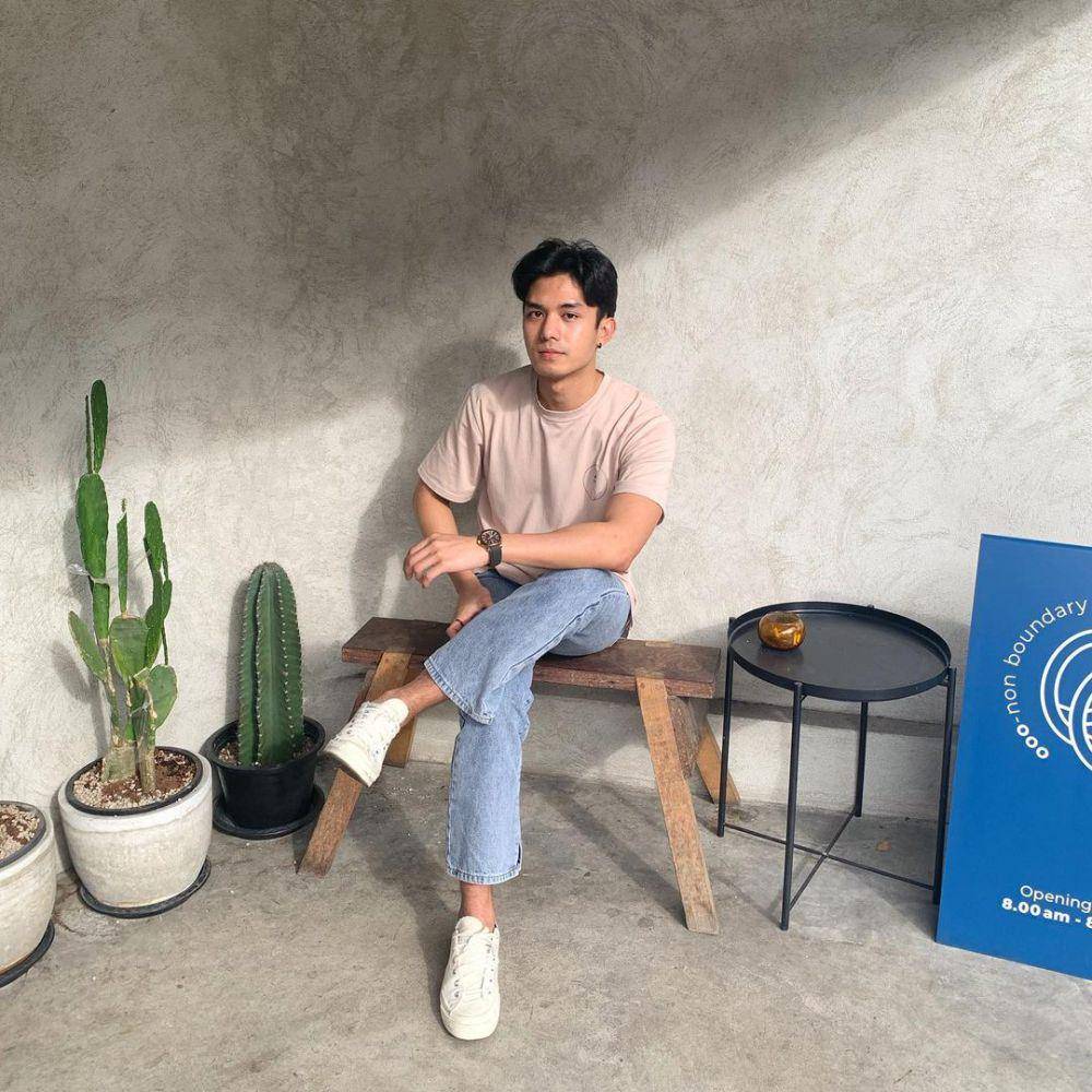outfit blue jeans ala Net Siraphop (instagram.com/net_siraphop)