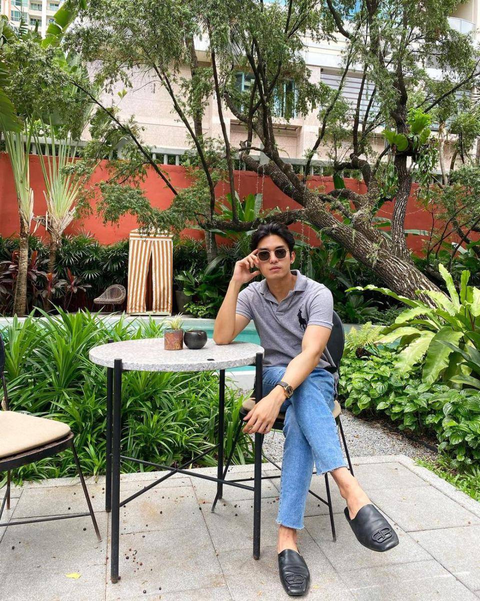 outfit blue jeans ala Net Siraphop (instagram.com/net_siraphop)