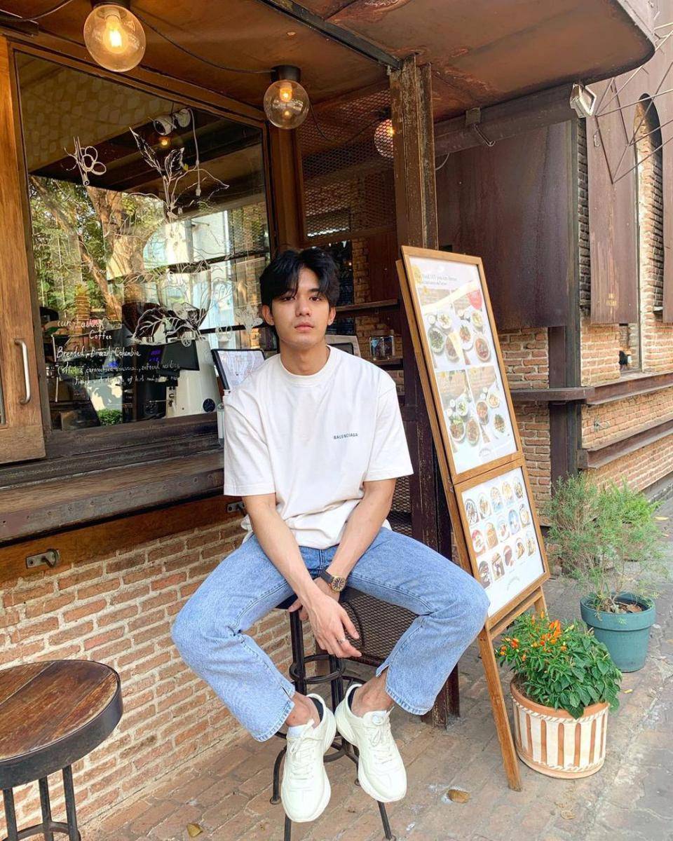 outfit blue jeans ala Net Siraphop (instagram.com/net_siraphop)