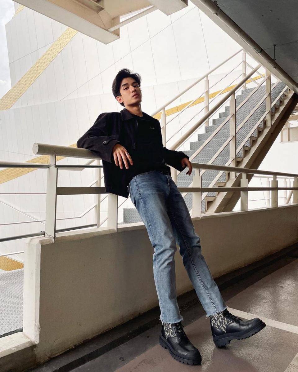 outfit blue jeans ala Net Siraphop (instagram.com/net_siraphop)