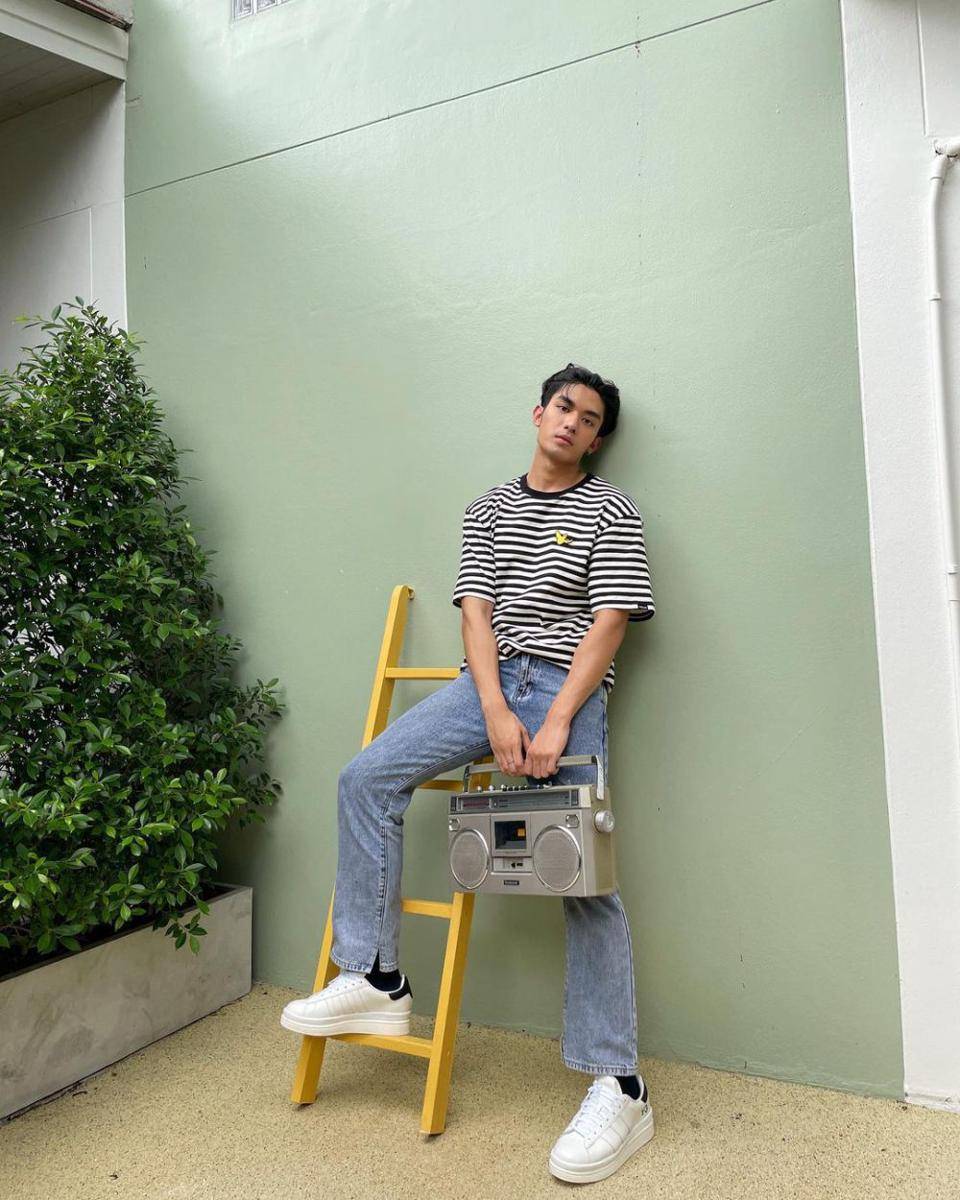 outfit blue jeans ala Net Siraphop (instagram.com/net_siraphop)