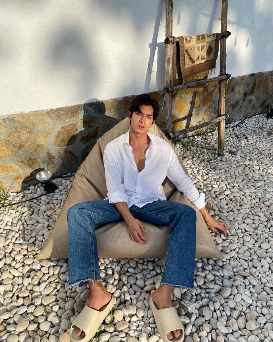 outfit blue jeans ala Net Siraphop (instagram.com/net_siraphop)