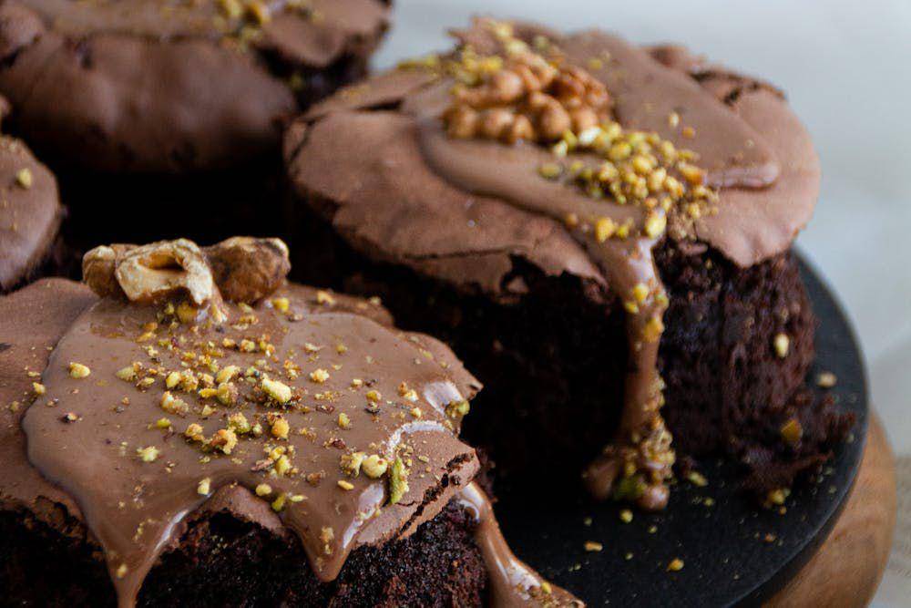 ilustrasi mini brownies pistachio cake (pexels.com/ALINA MATVEYCHEVA)