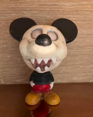 mainan Mickey Mouse seram (reddit.com/Technical-Grade-8919)