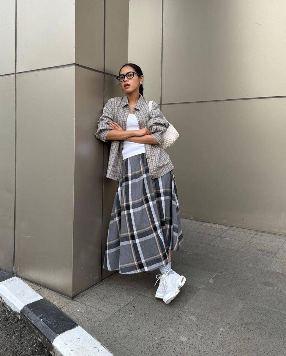 Ide chic style Elia Ariyani (instagram.com/eliasariyani)