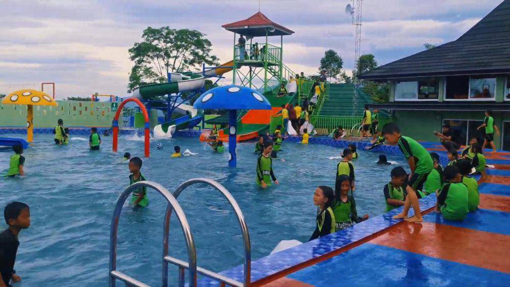 wahana water boom D'Bonkeh Pass (youtube.com/dbonkehpassofficial)