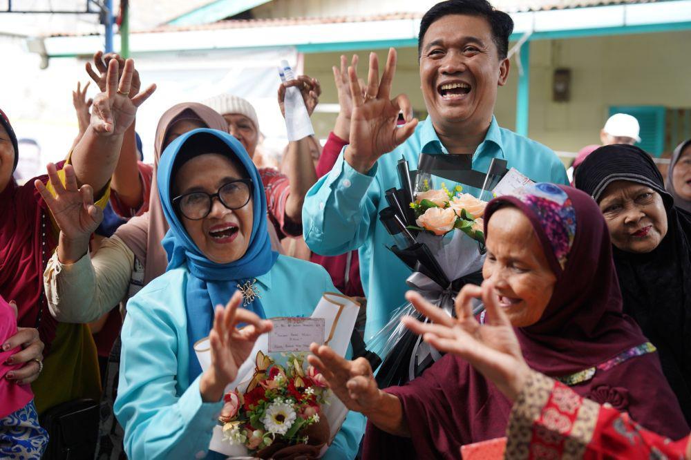 Susanti Dewayani dan Ronald Kampanye Bareng Emak-emak