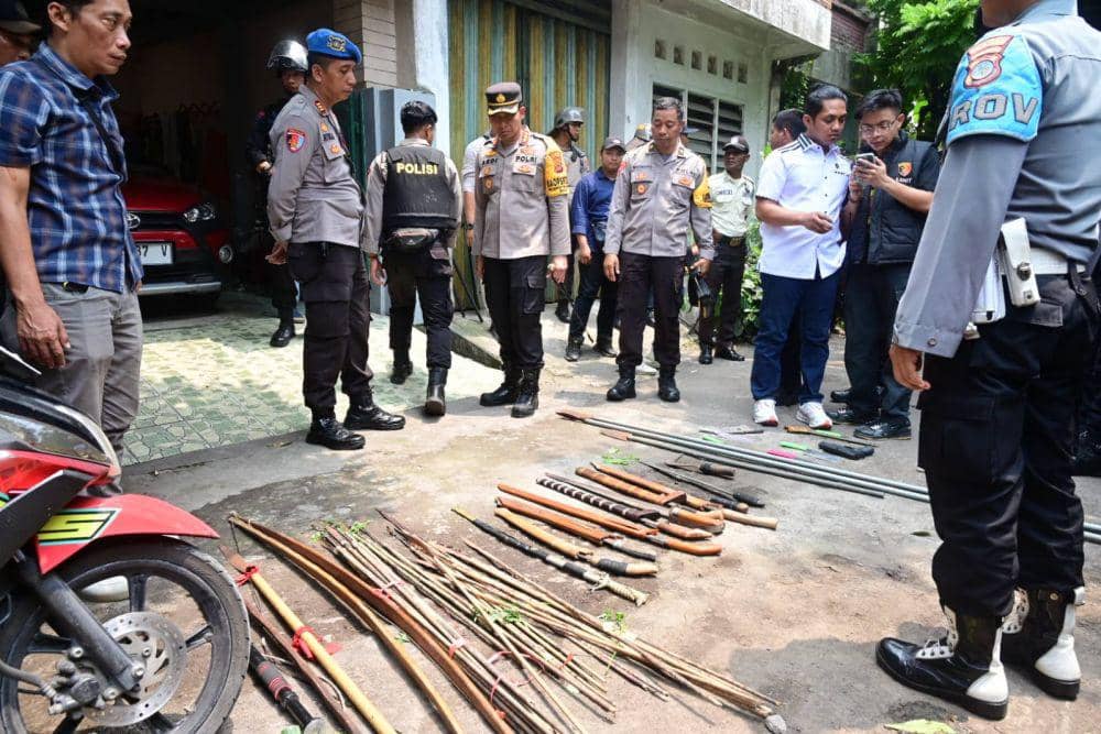 Polisi Temukan Panah Hingga Tombak saat Usut Pembacokan di Sleman
