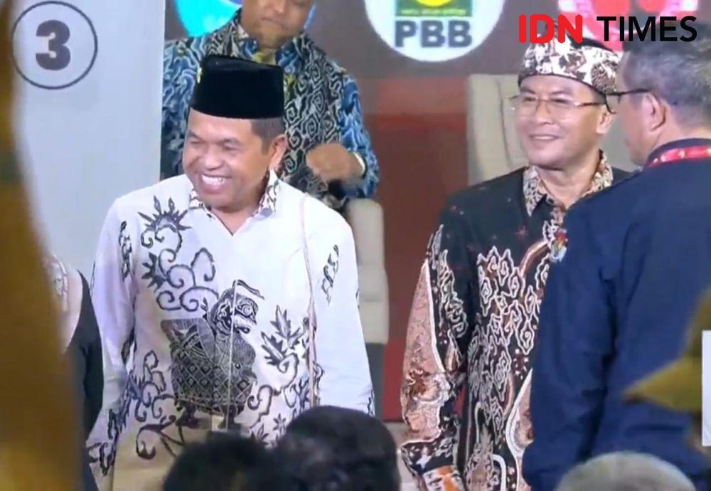 Demul Tampil Tanpa Ikat Sunda di Debat Pilgub Kedua, Ini Maknanya!