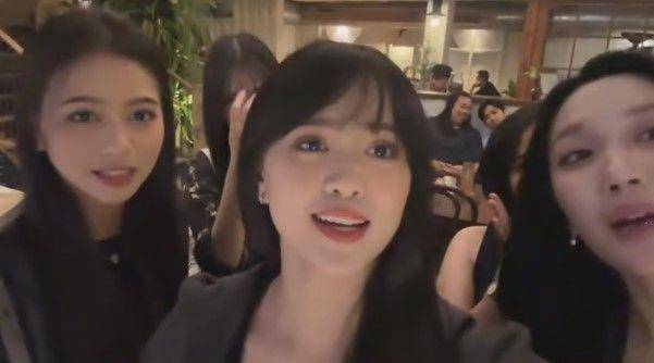 potret member JKT48 di gala premier film Hidup Itu Terlalu Banyak Kamu (instagram.com/adel.revaa)