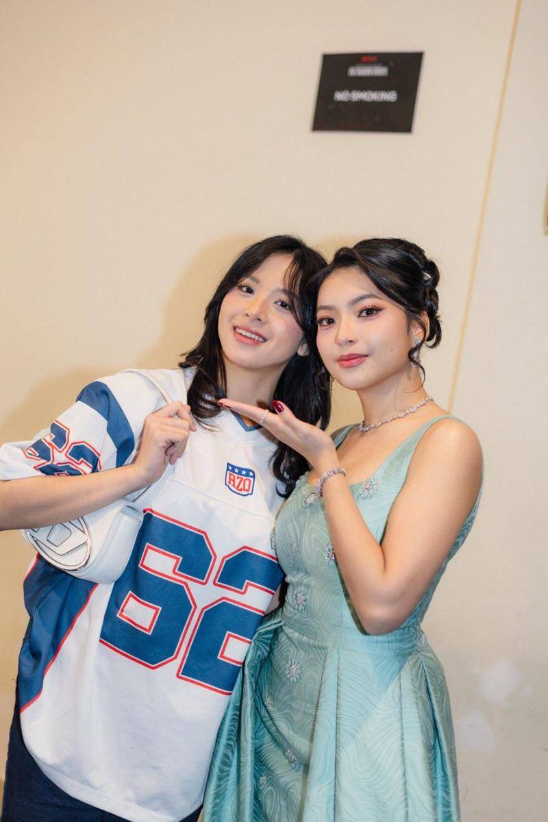 potret member JKT48 di gala premier film Hidup Itu Terlalu Banyak Kamu (x.com/_zeeasadel)