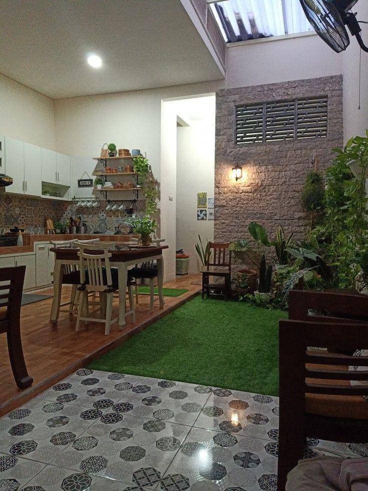 Ide kreatif menanam sayur di dapur. (Pinterest.com/HOME DESIGNERs DECORHOLICs)