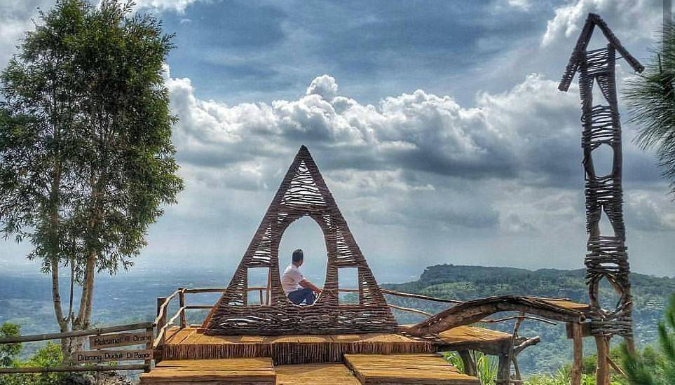 Bukit Lintang Sewu (https://visitingjogja.jogjaprov.go.id)
