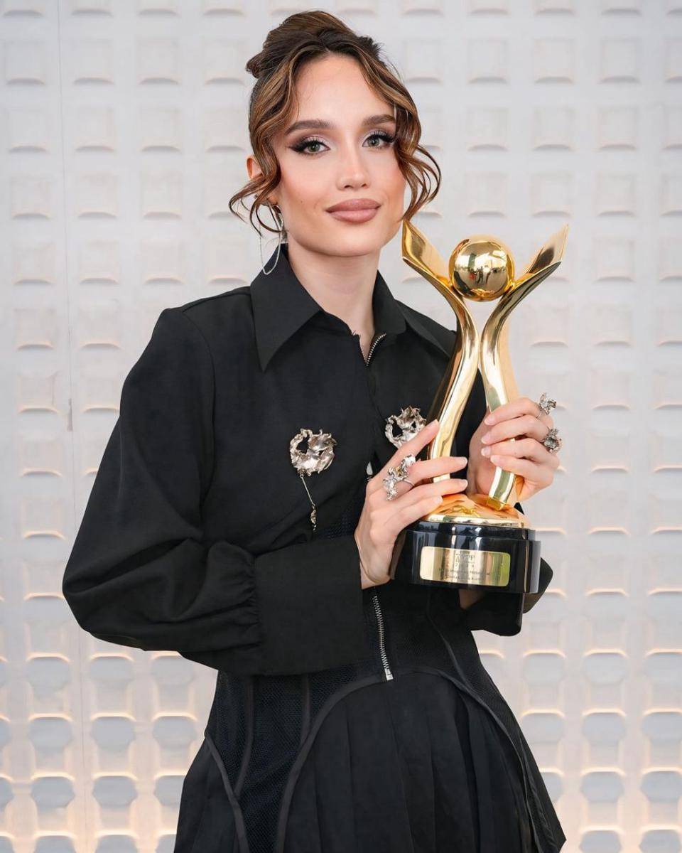 potret Cinta Laura raih penghargaan di YPP award (instagram.com/claurakiehl)