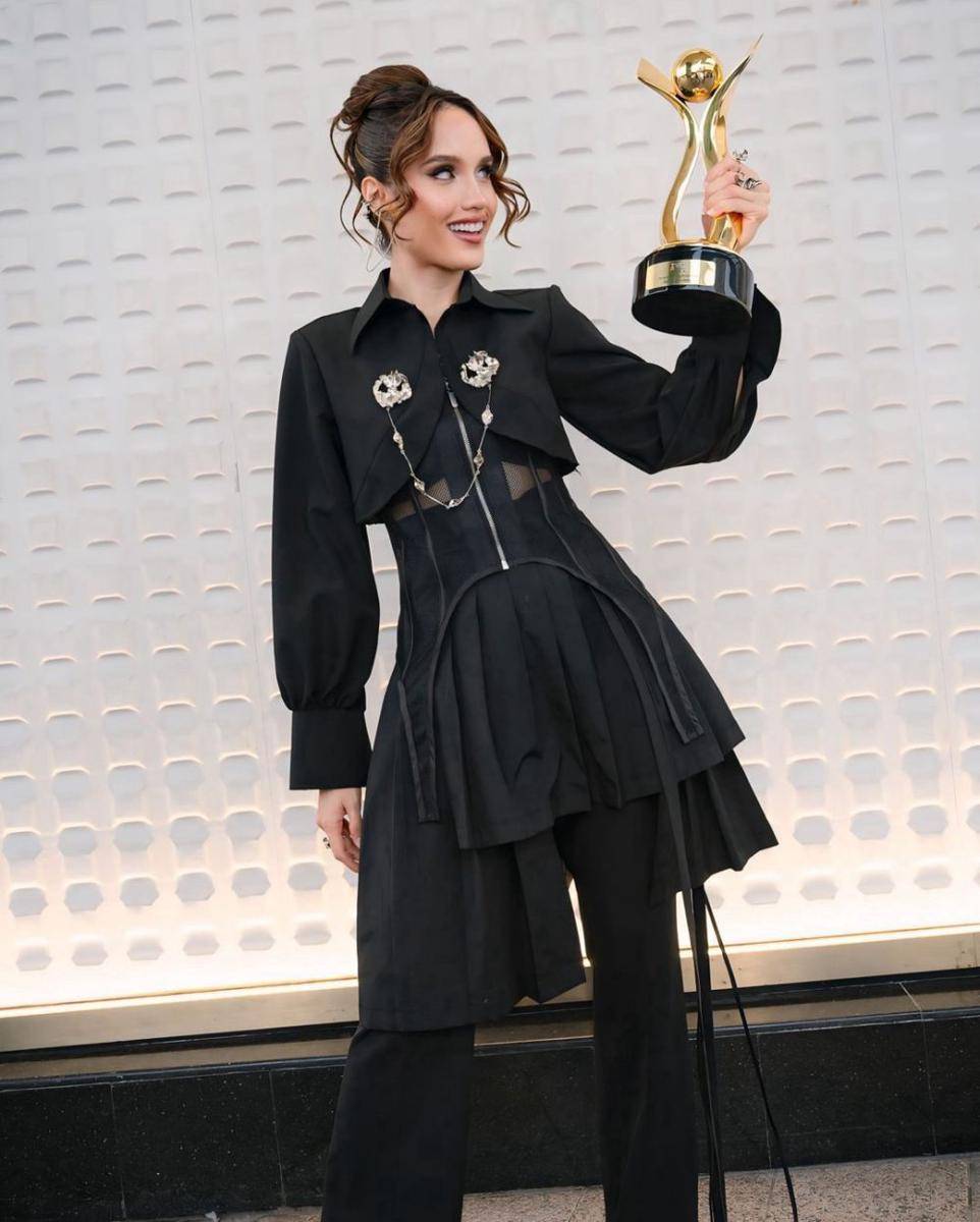 potret Cinta Laura raih penghargaan di YPP award (instagram.com/claurakiehl)