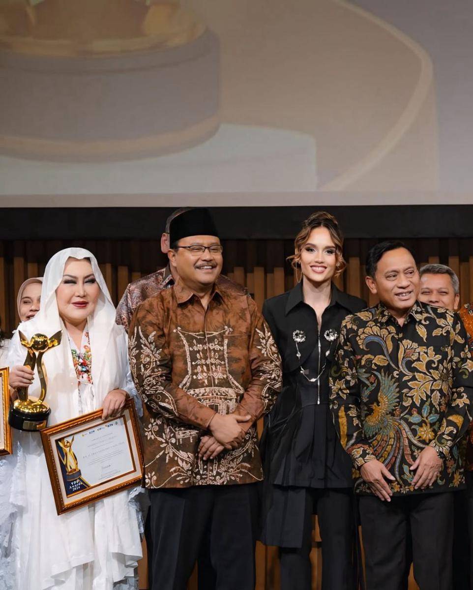 potret Cinta Laura raih penghargaan di YPP award (instagram.com/claurakiehl)