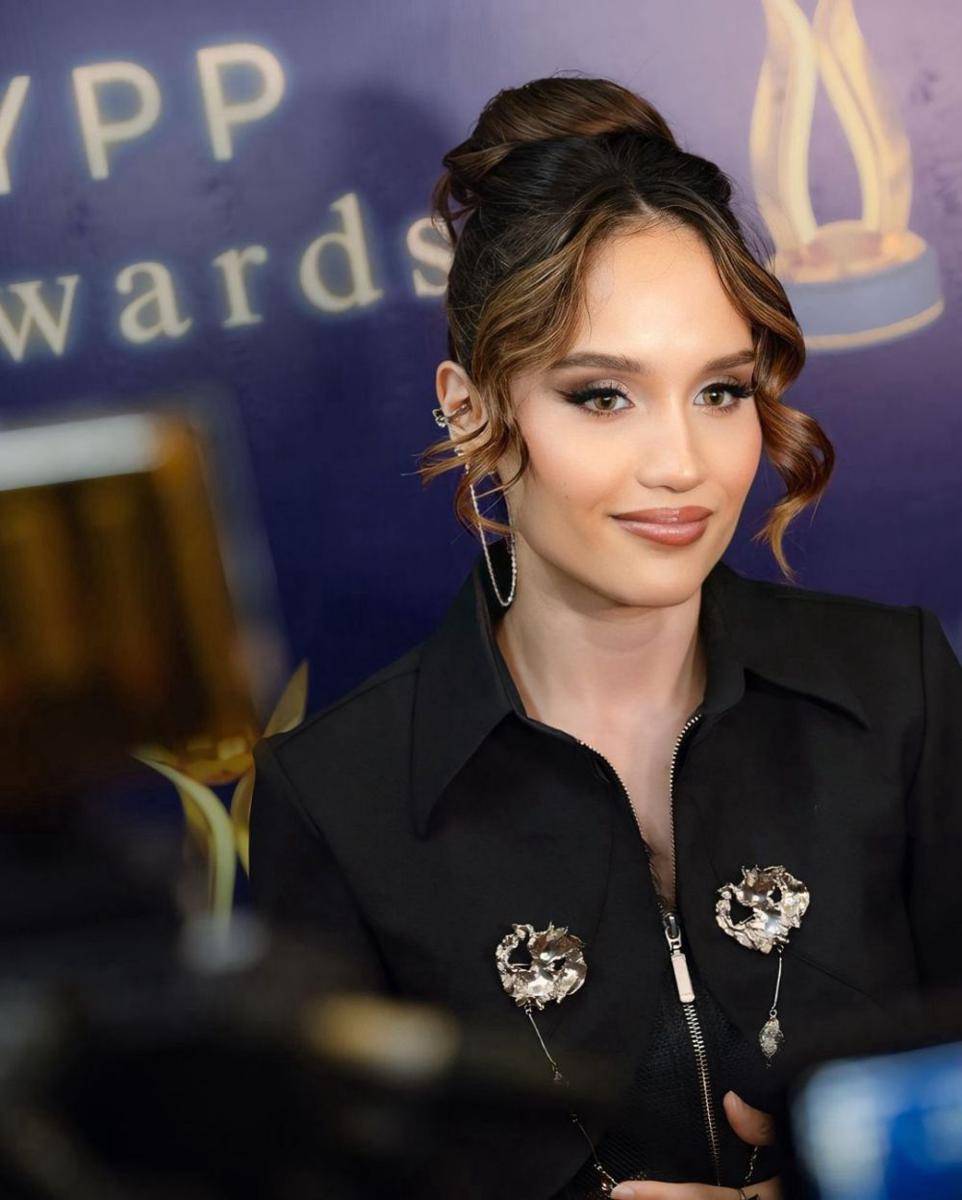 potret Cinta Laura raih penghargaan di YPP award (instagram.com/claurakiehl)