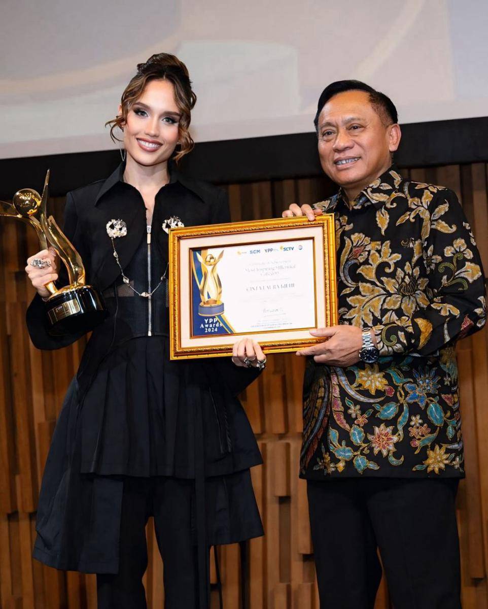 potret Cinta Laura raih penghargaan di YPP award (instagram.com/claurakiehl)
