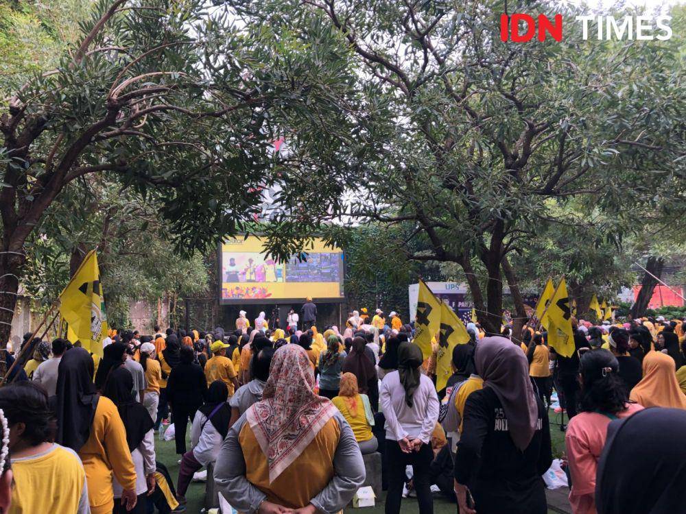 Senam massal di Kantor DPD Golkar DKI Jakarta (IDN Times/Yosafat Diva Bayu Wisesa)