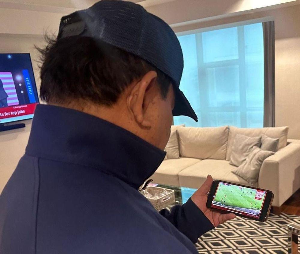 Prabowo Sempat Nonton Timnas Lewat HP Saat Kunjungan ke Peru
