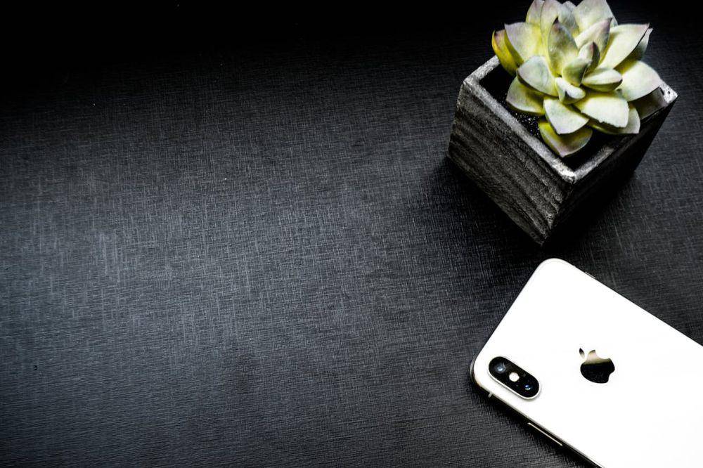 ilustrasi iPhone (pexels.com/thiago japyassu)