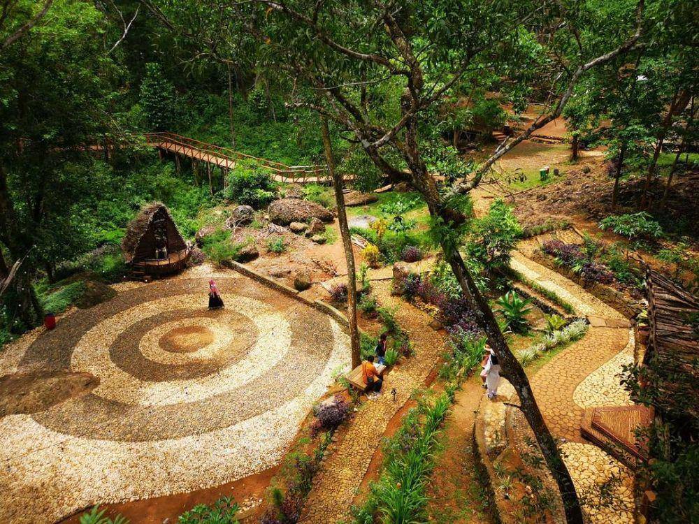 Seribu Batu Songgo Lngit (https://visitingjogja.jogjaprov.go.id/)