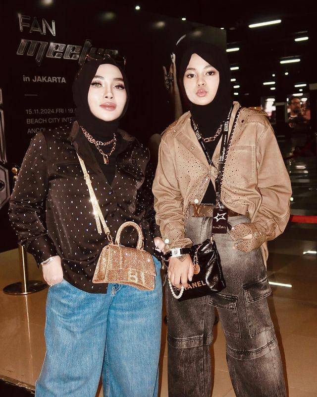Ragam Outfit Saat Fan Meetup Lisa BLACKPINK (instagram.com/shellasaukiaofficial)