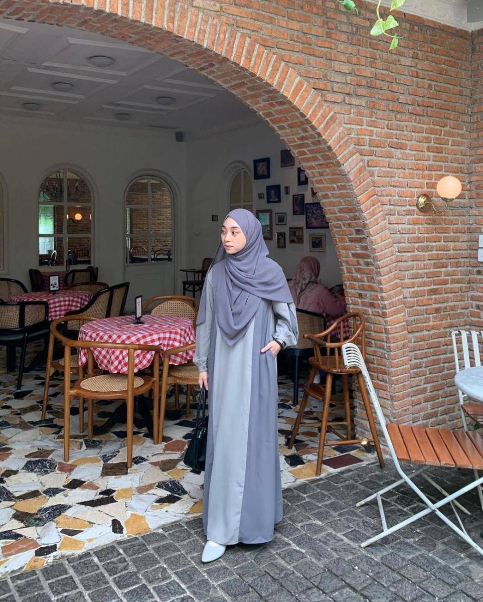 Potret abaya (instagram.com/zakiaaws)