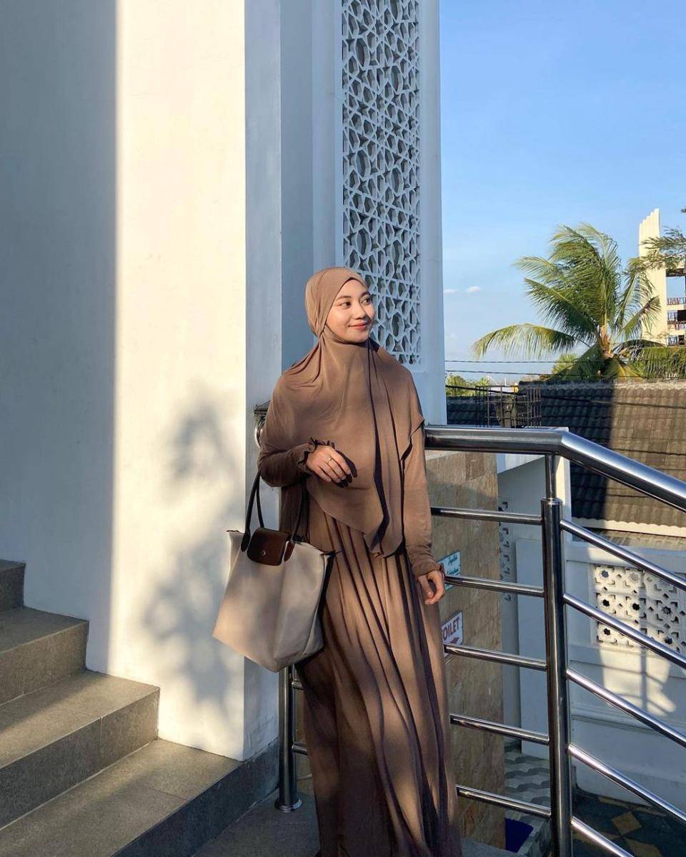 Potret abaya (instagram.com/emaputriii)