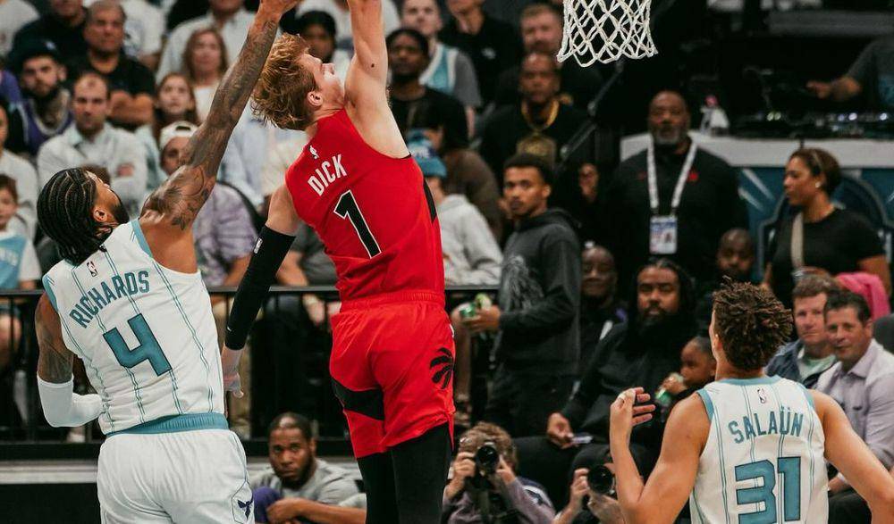 Gradey Dick (1) saat bermain di laga tandang menghadapi Charlotte Hornets. (instagram.com/raptors)