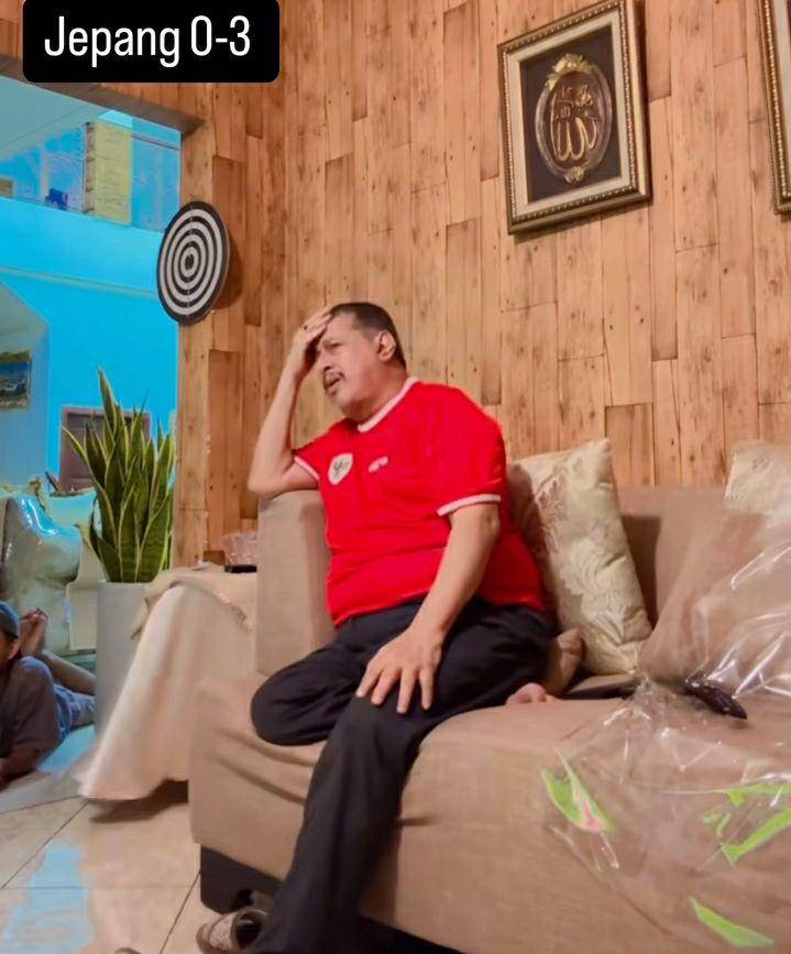 momen pak Muh nangis nonton laga Indonesia vs Jepang (instagram.com/yislamaljaidi)