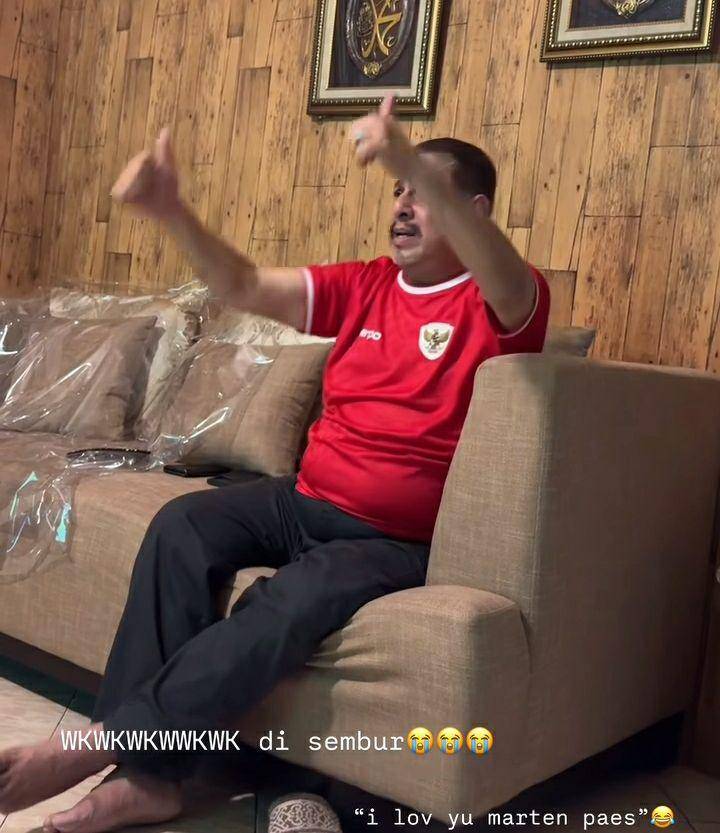 momen pak Muh nangis nonton laga Indonesia vs Jepang (instagram.com/dillaljaidi)