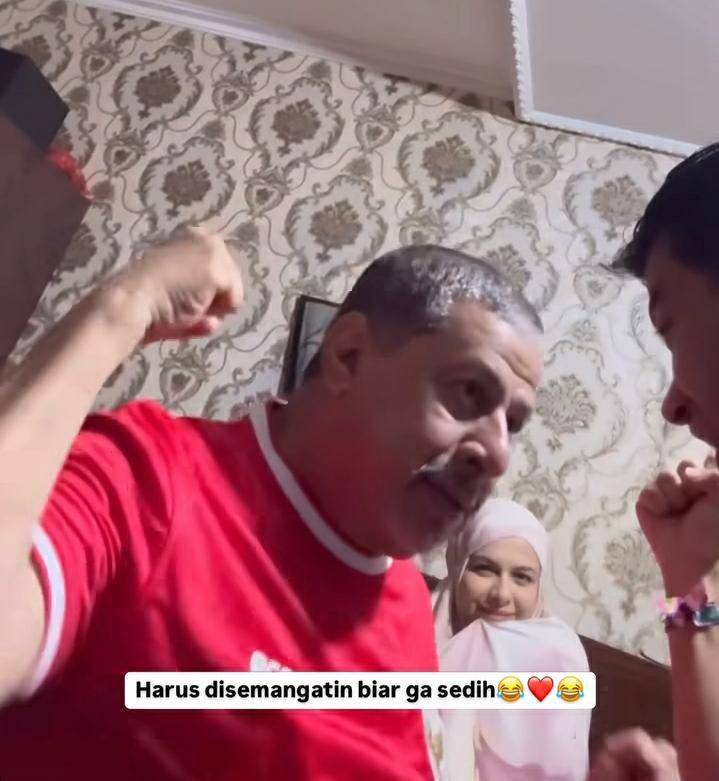 momen pak Muh nangis nonton laga Indonesia vs Jepang (instagram.com/fadiljaidi)